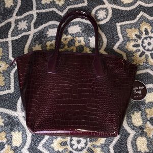 🐊 NWT Crocodile style maroon bag